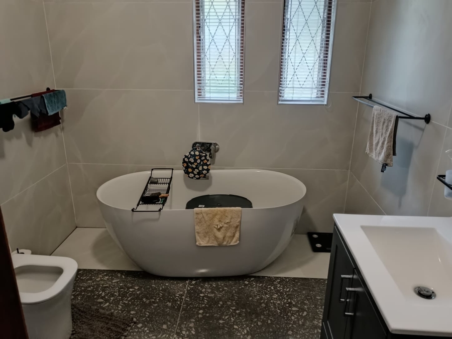 4 Bedroom Property for Sale in Beacon Bay North Eastern Cape